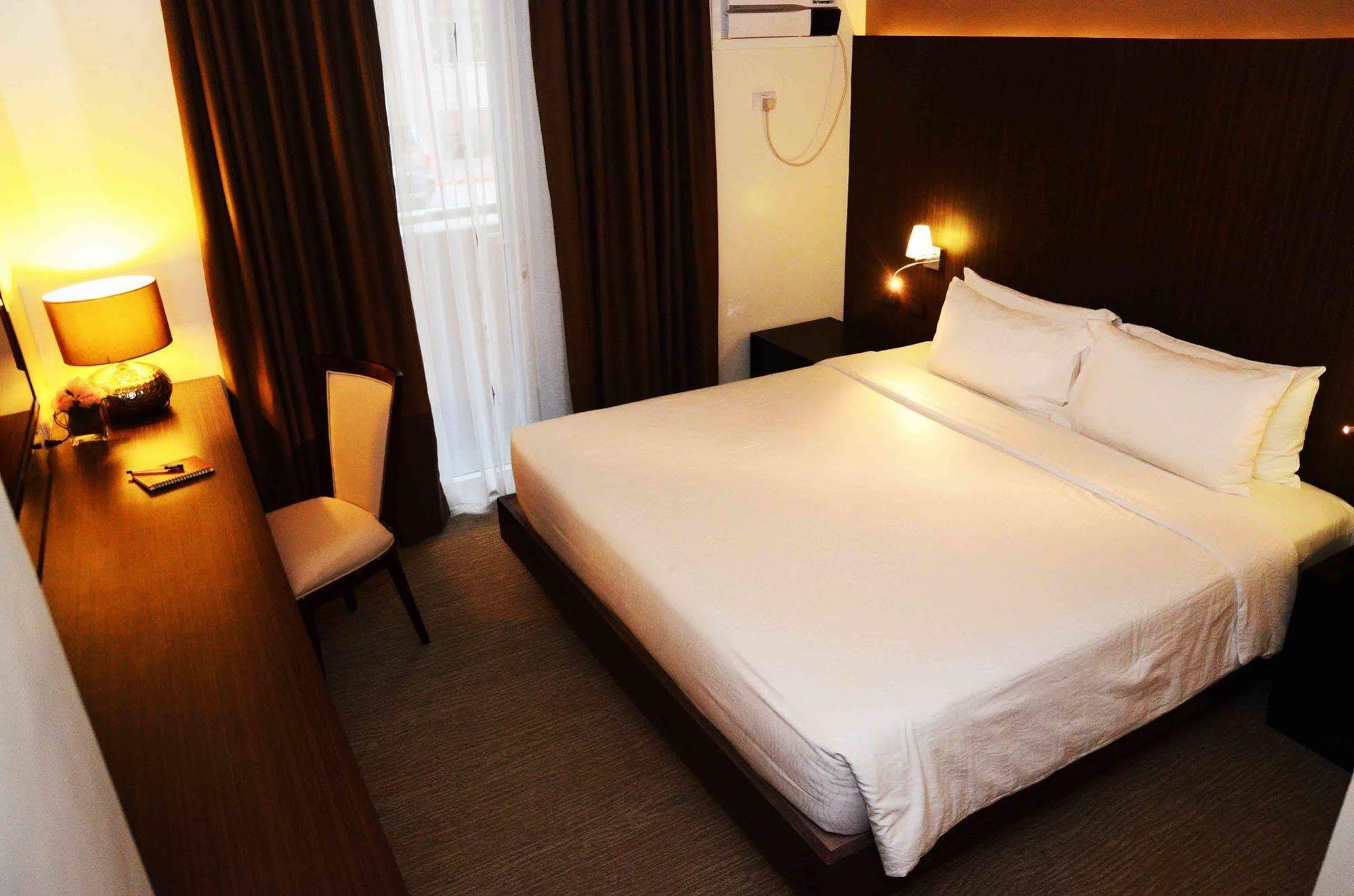 Stradella Hotel Pasig City Exterior foto